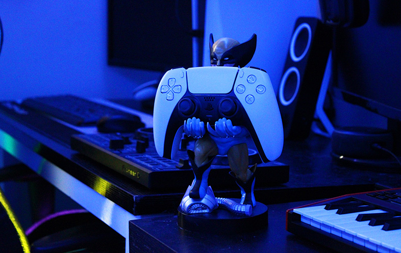 Marvel: Wolverine Cable Guys Controller and Phone Holder for Controller Holder - Image 3